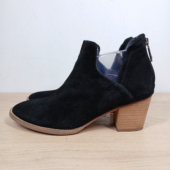 Blondo Shoes - Blondo Black Leather Waterproof Back Zip Cutout Block Heel Ankle Booties 1644